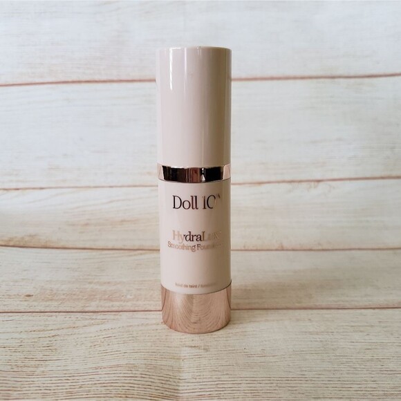Doll 10 Hydralux Smoothing Foundation in Tan 30ml/1 fl.oz - Picture 1 of 8